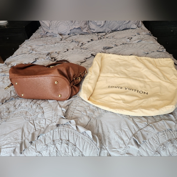 Louis Vuitton Monogram Mahina L Leather Carmel Hobo Bag Tote Purse Shoulder Tan - Picture 3 of 12